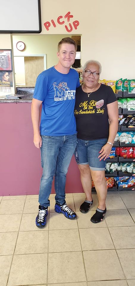 Ms. B's Sub Shop Customers reviews